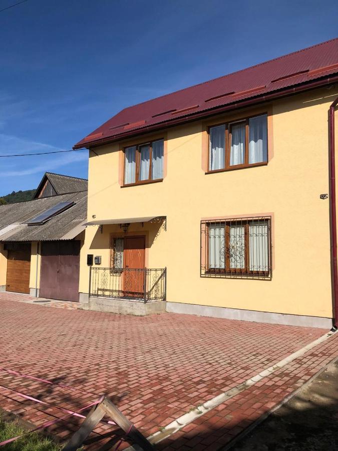 Затишна Оселя Lägenhet Mizhhirya  Exteriör bild